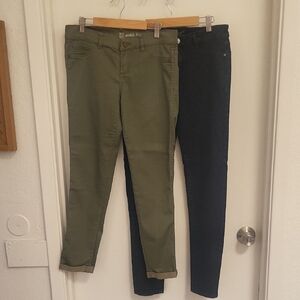 Bundle!2 Pairs Of Size 4 NY & CO leggings